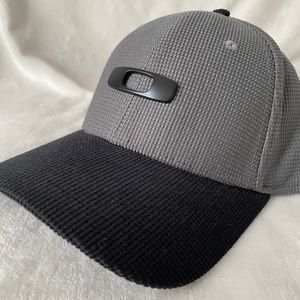 OAKLEY Tincan Black & Gray Flex Hat L-XL